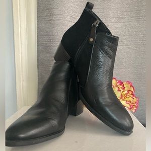 Pre-loved black ankle leather/suede boots